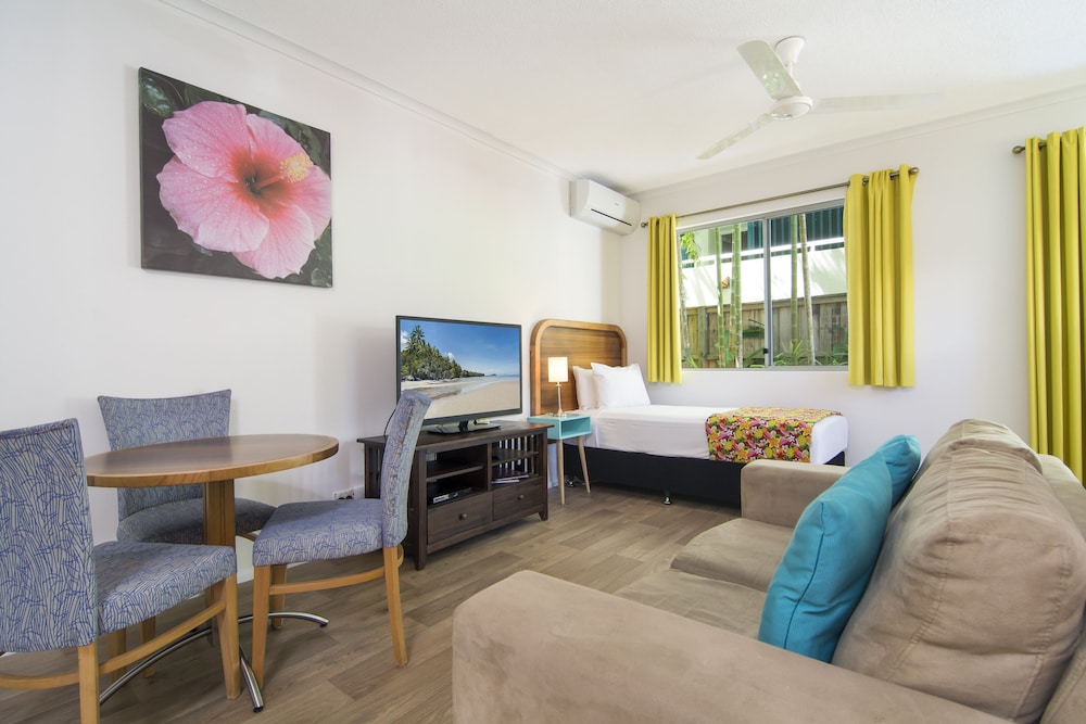 PORT DOUGLAS MOTEL 43/73