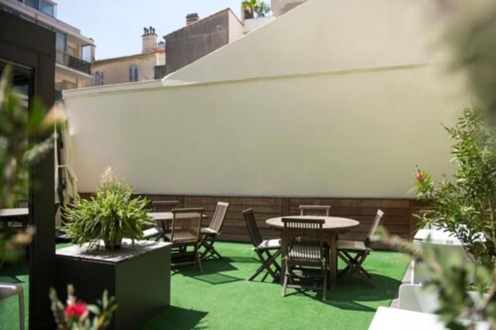 Abrial Hotel 54/58