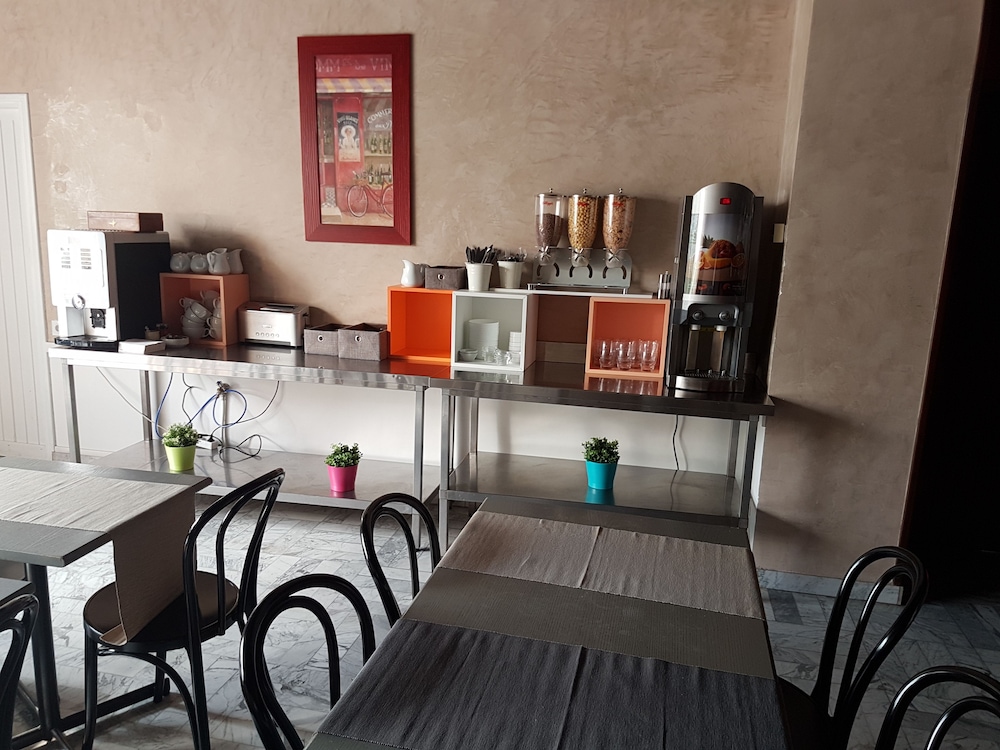 Adonis Arc Hotel Aix 57/68
