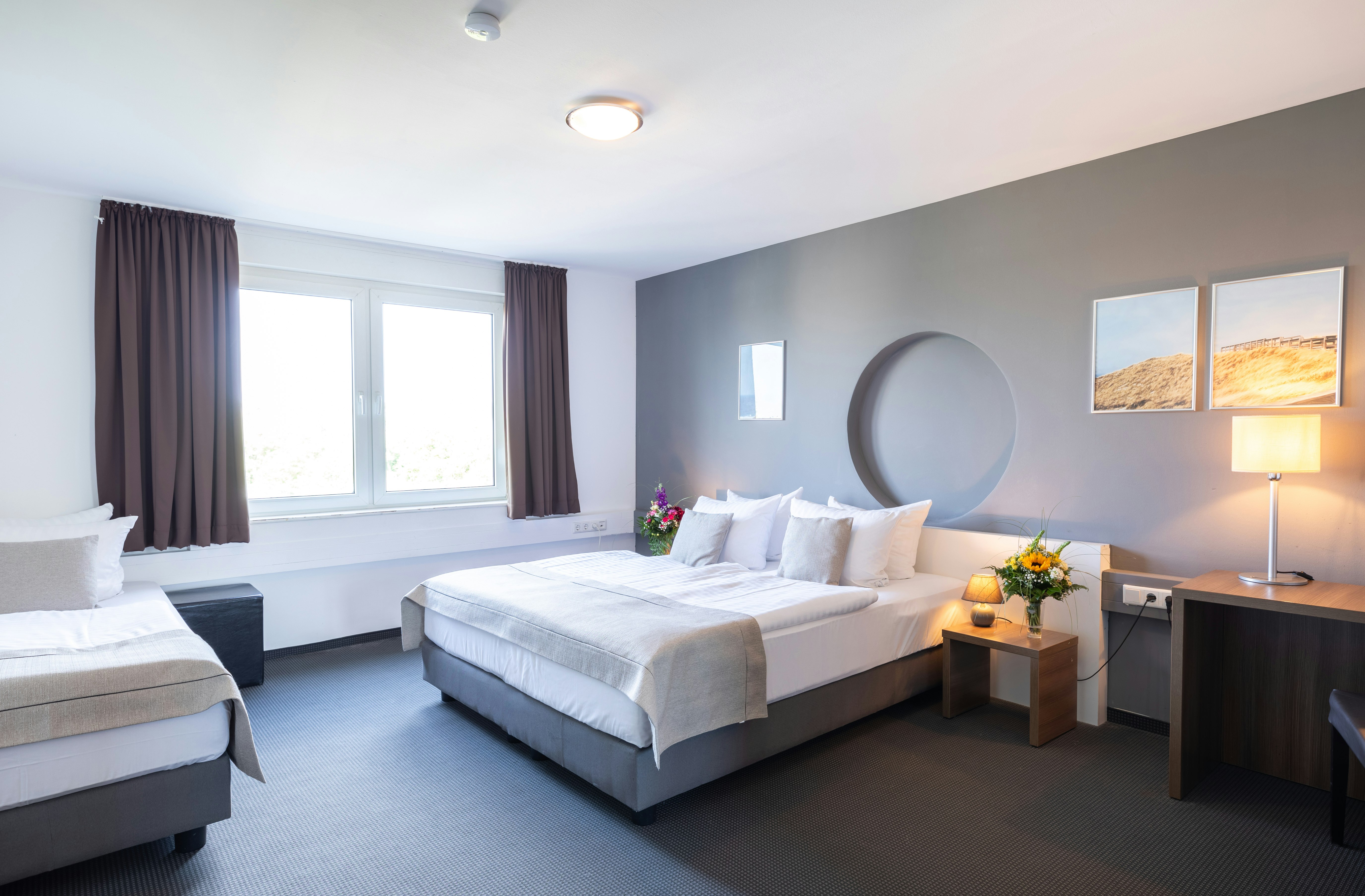 غرفة قياسية ثلاثية بثلاثة أسرّة بحمام خاص، Hotel Aviva Neue Messe 2/5