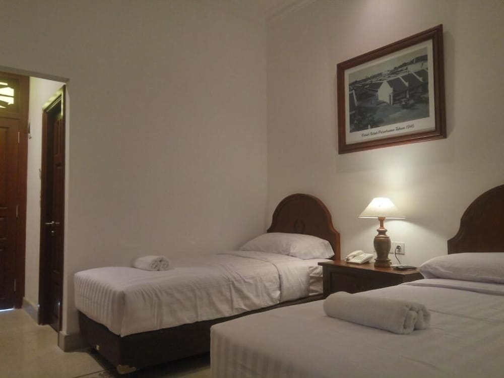 Daroessalam Hotel 9/49