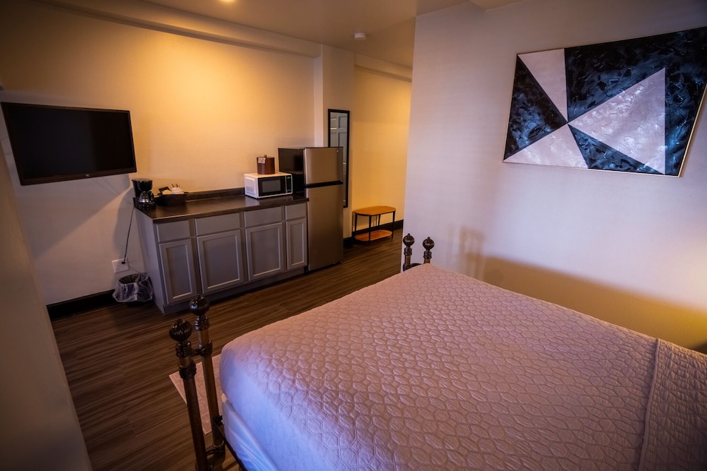 SIGNATURE, STUDIO, SUITE