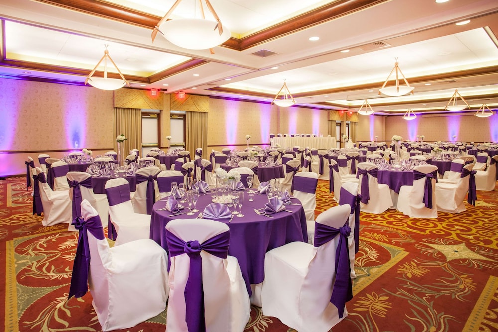 Sonesta Milwaukee West Wauwatosa 27/74
