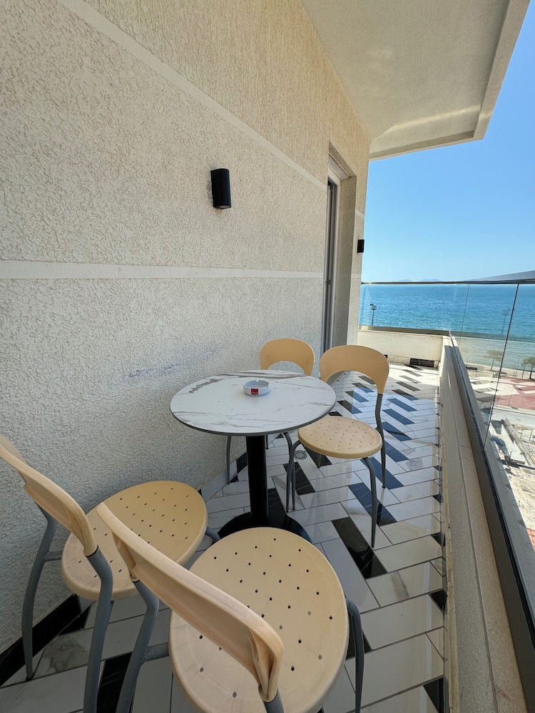 ADEA HOTEL 35/58