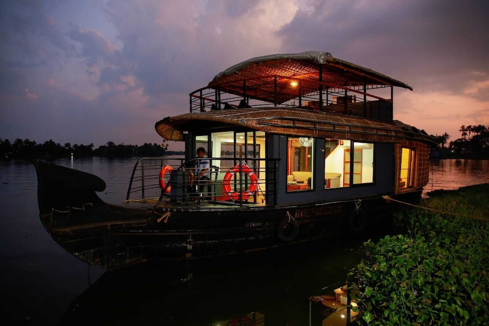 COSY HOUSEBOATS 1/50
