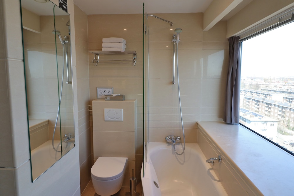 Xo Hotels Blue Tower 64/64
