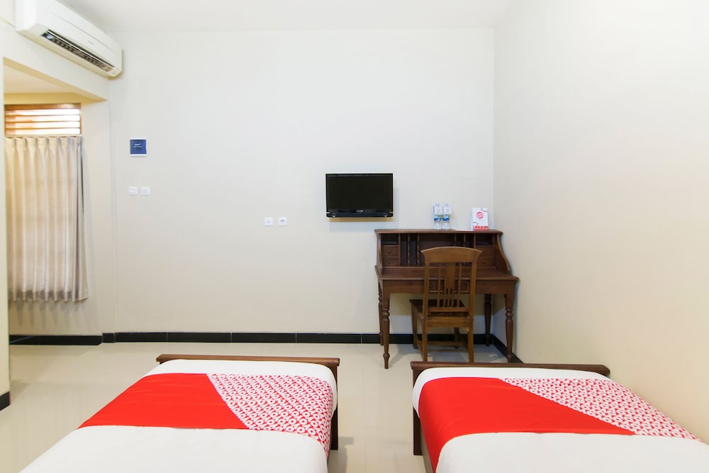 OYO 890 Dewi Fortuna Guest House 17/26