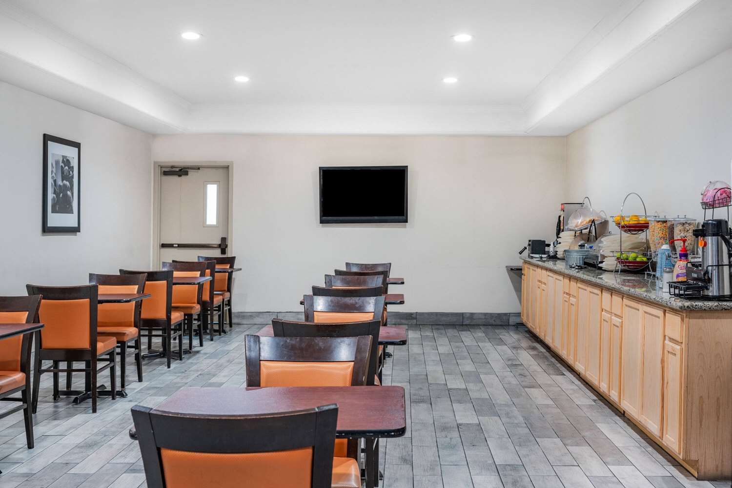Ramada by Wyndham Bakersfield North 36/44