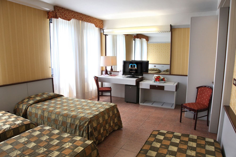 Maxim Hotel 26/70