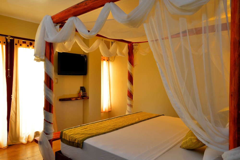 THE SITIO VILLAS AND SUITES 17/34