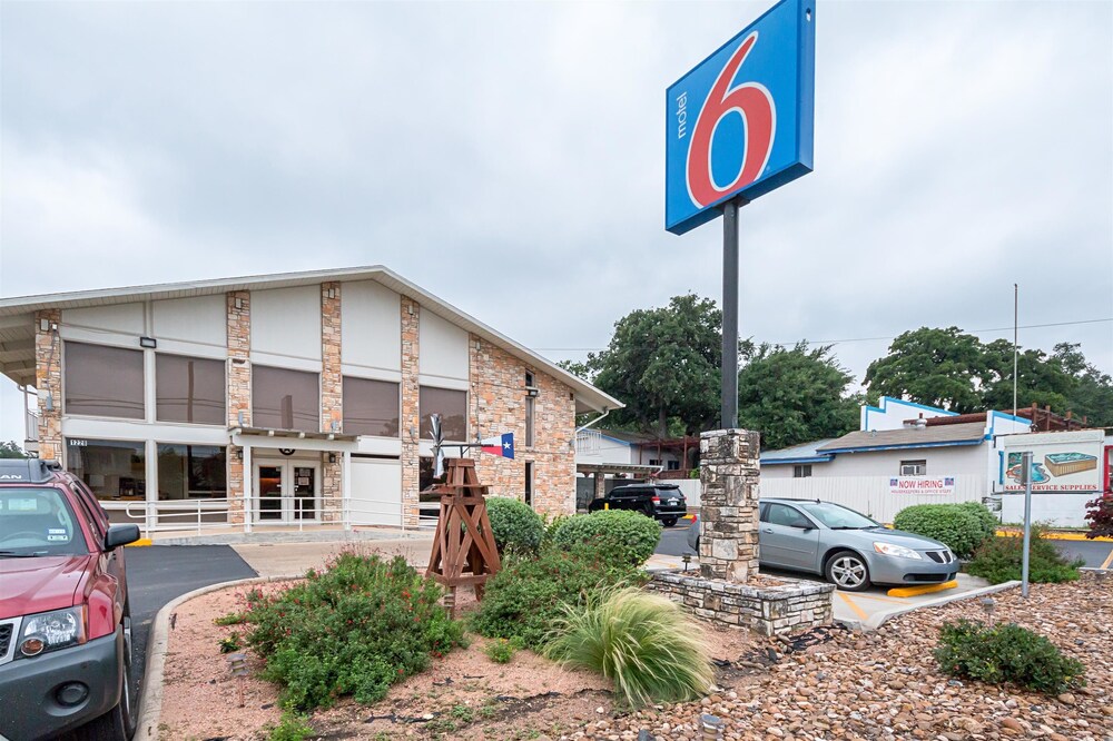 Motel6 Boerne, TX 50/60