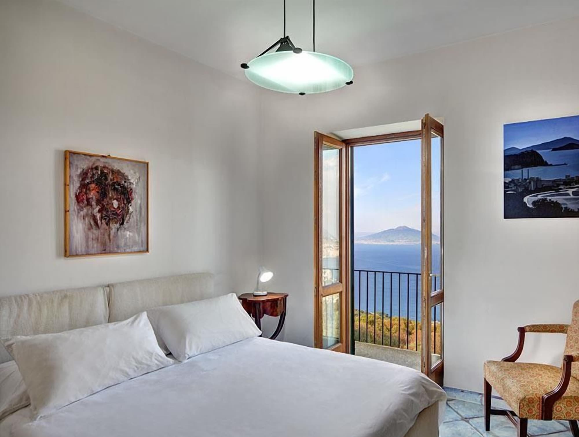 5 BEDROOMS, VILLA