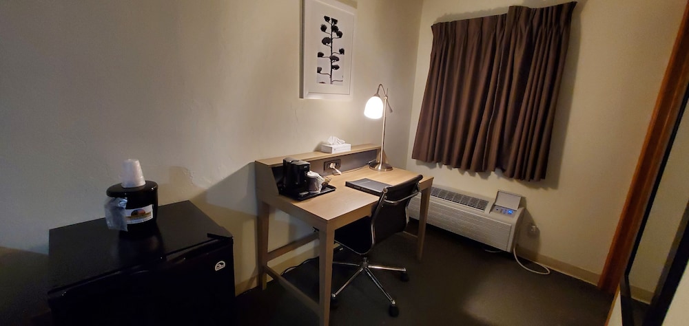 Pictured Rocks Inn & Suites 54/70