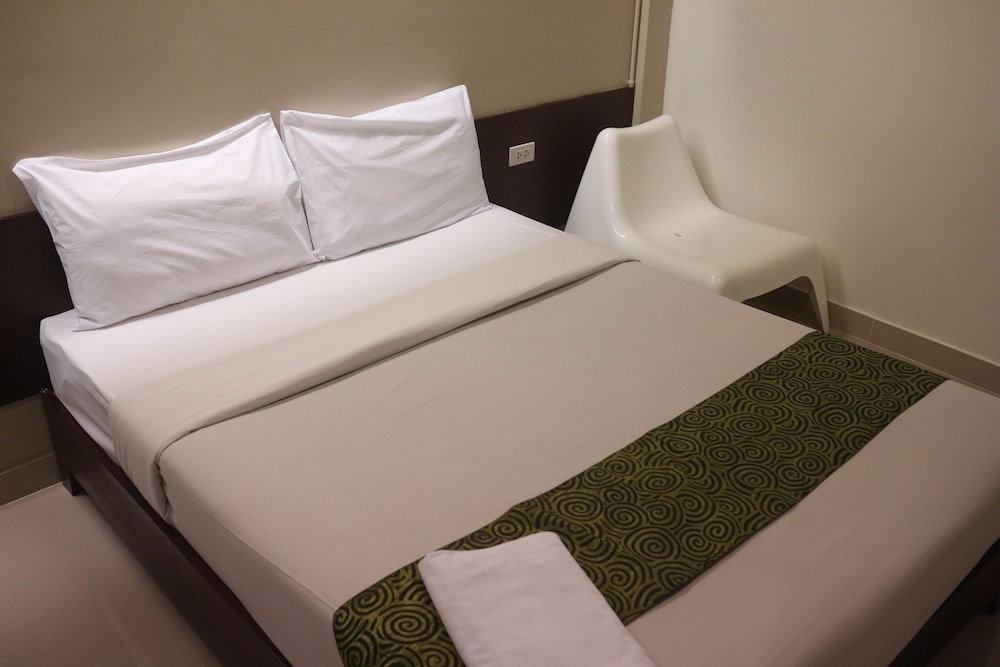 FLORAL SHIRE RESORT 32/51