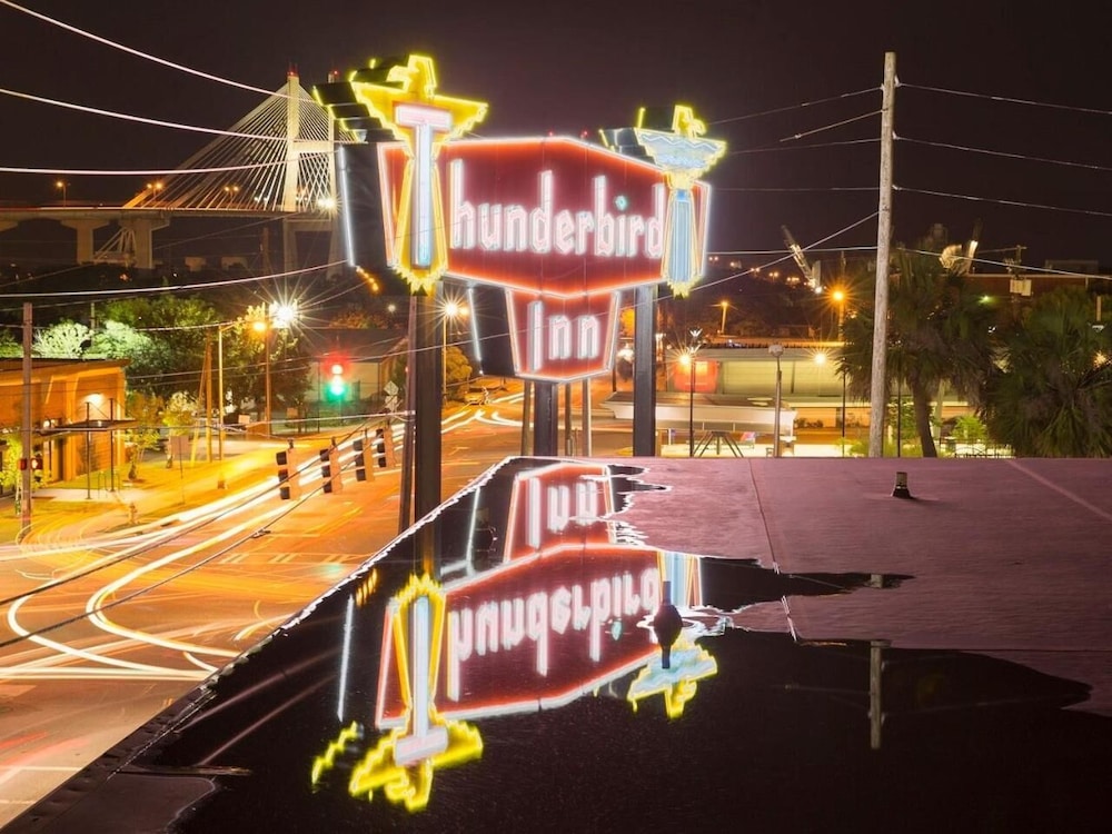 Thunderbird Inn 8/56