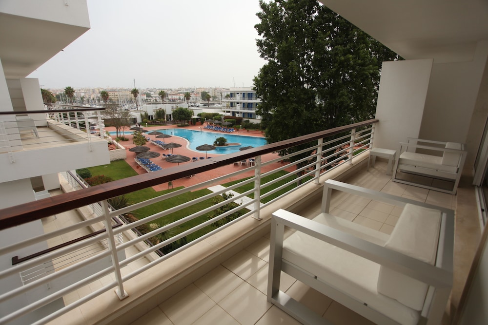 Marina Club Lagos Suite Hotel 34/60