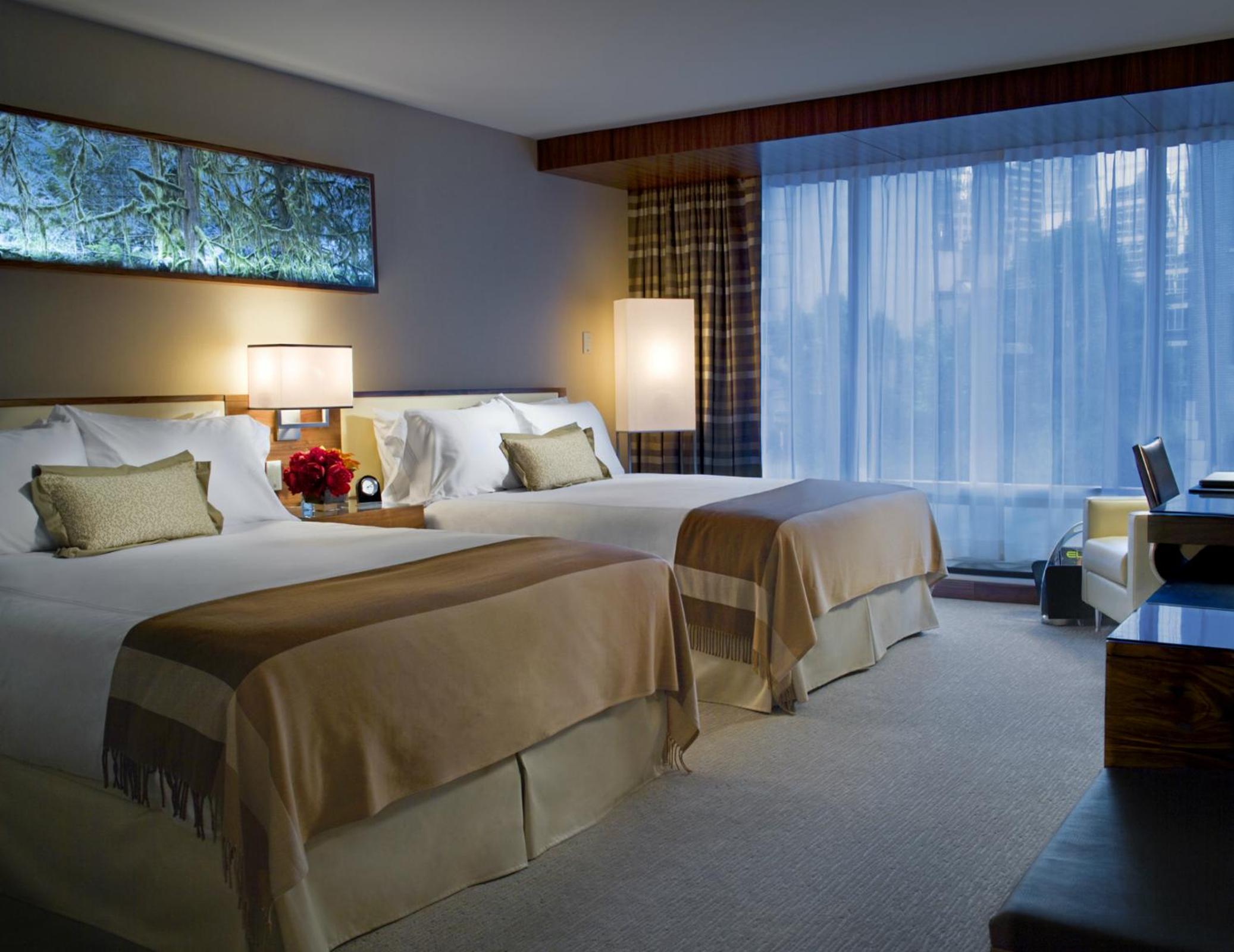 Deluxe, King Bed, 2 Queen Beds, City View, Fairmont Pacific Rim 2/7