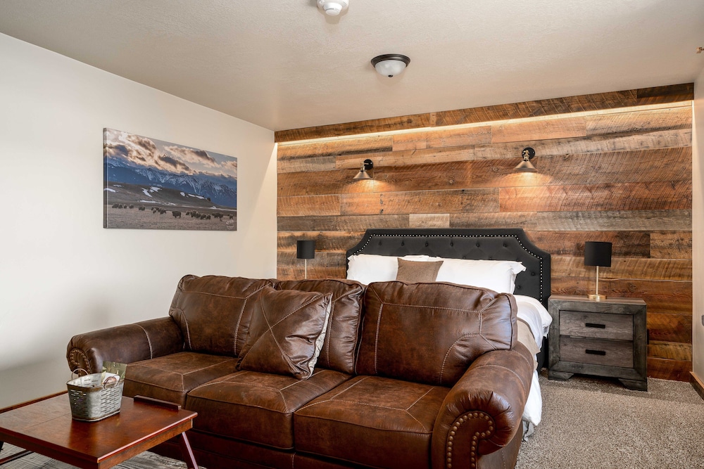 The Adventure Inn Yellowstone 26/42