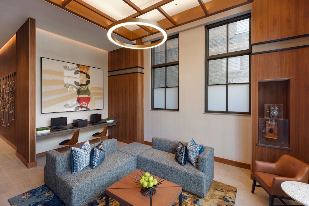 Hyatt Place Houston Downtown 24/50