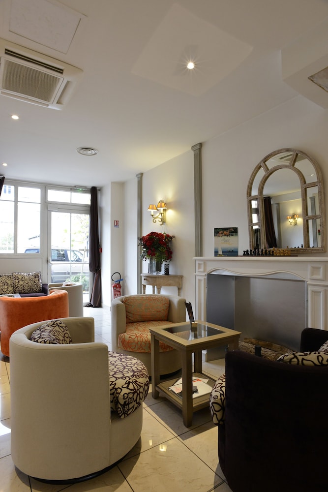 Qualys Hotel Almoria 53/75