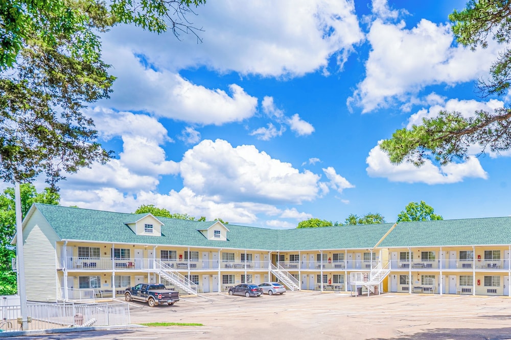 Hotel O Eureka Springs - Christ of Ozark Area in EUREKA SPRINGS - AR