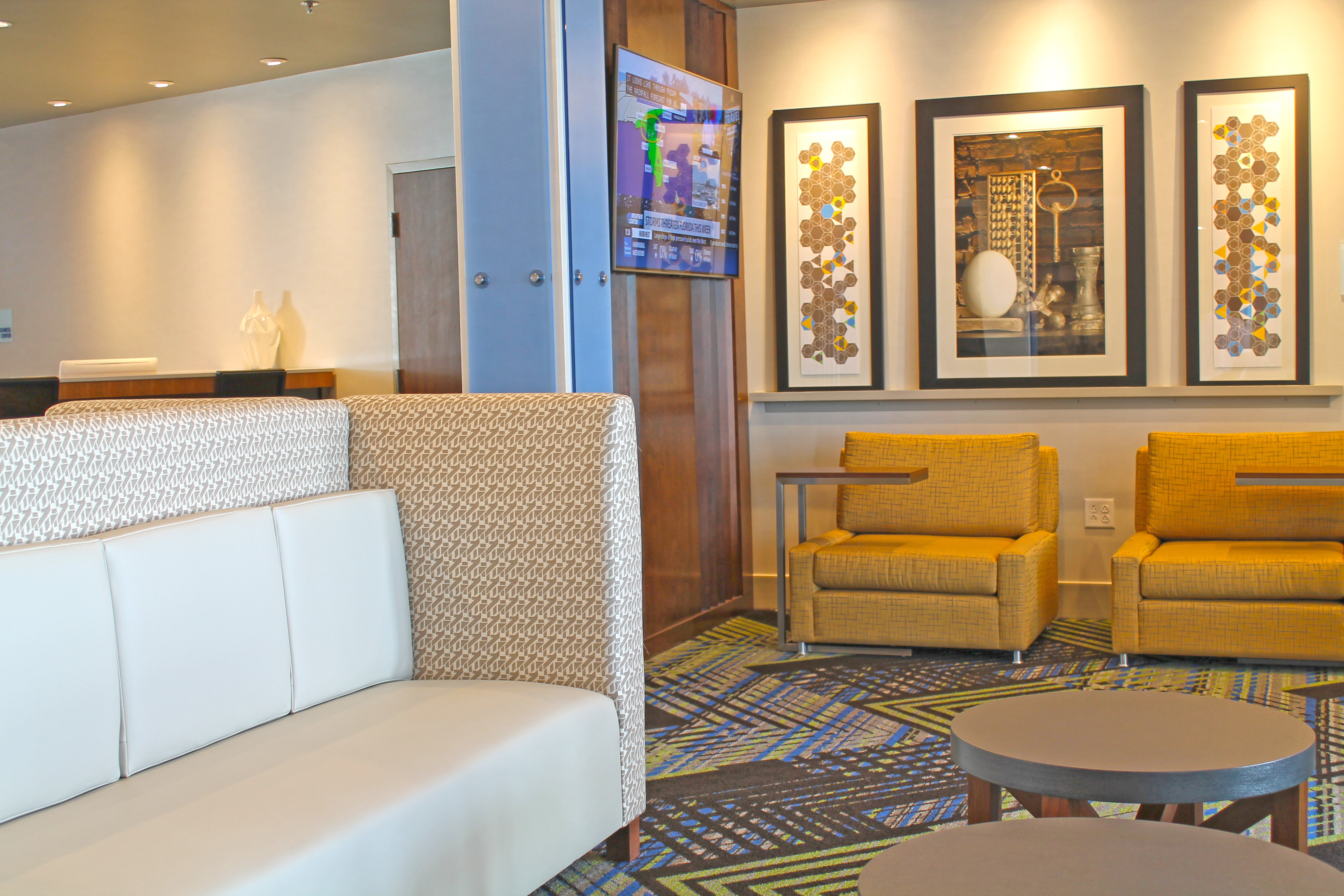 Holiday Inn Express Suites St Louis South I 55 30/52