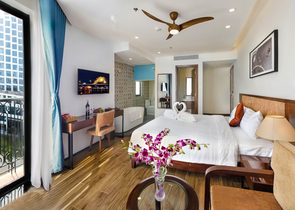 Ritzy Boutique Hotel Da Nang 39/77