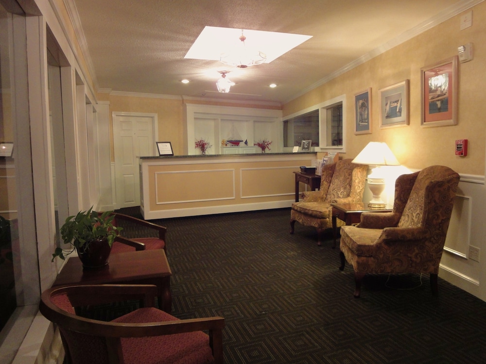 Hyannis Travel Inn 6/45