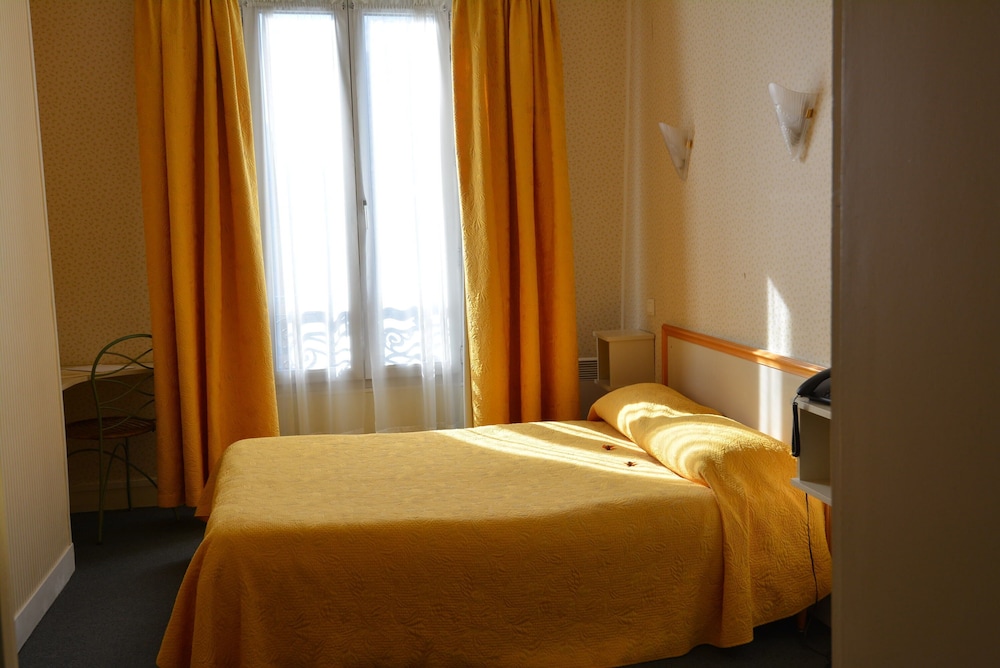 ROOM, DOUBLE BED, BATHTUB