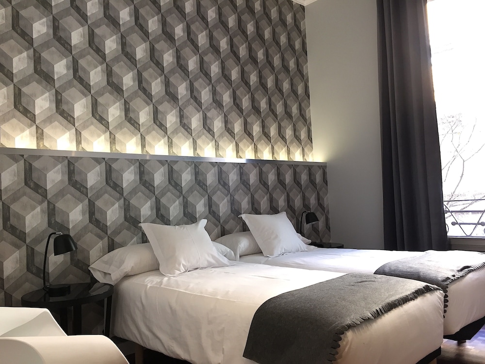 Hip Karma Hostel Shared Rooms 13/50