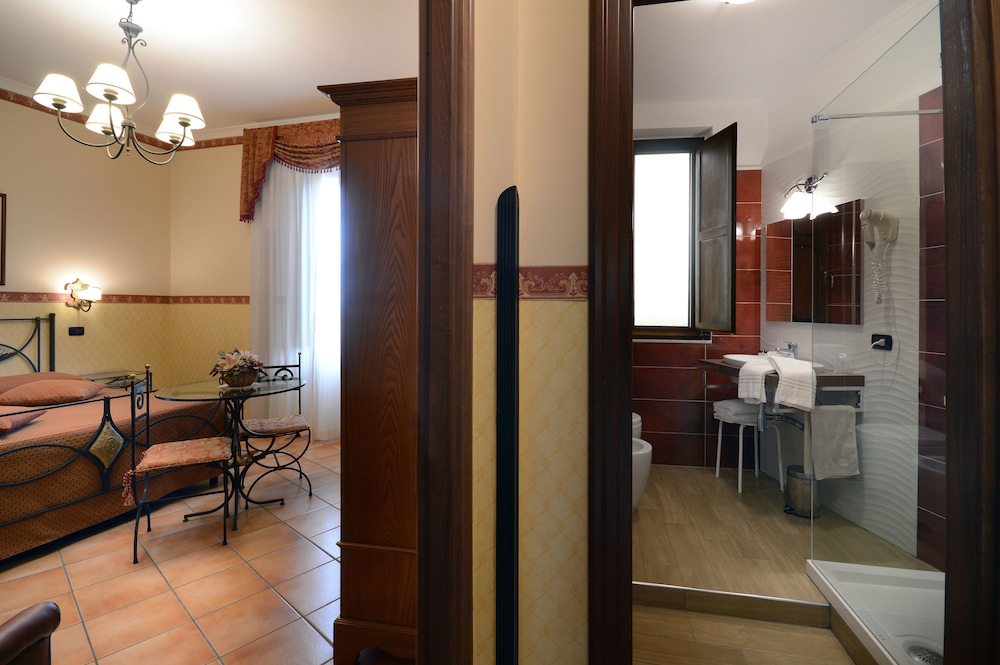 PINTO STOREY HOTEL 16/67