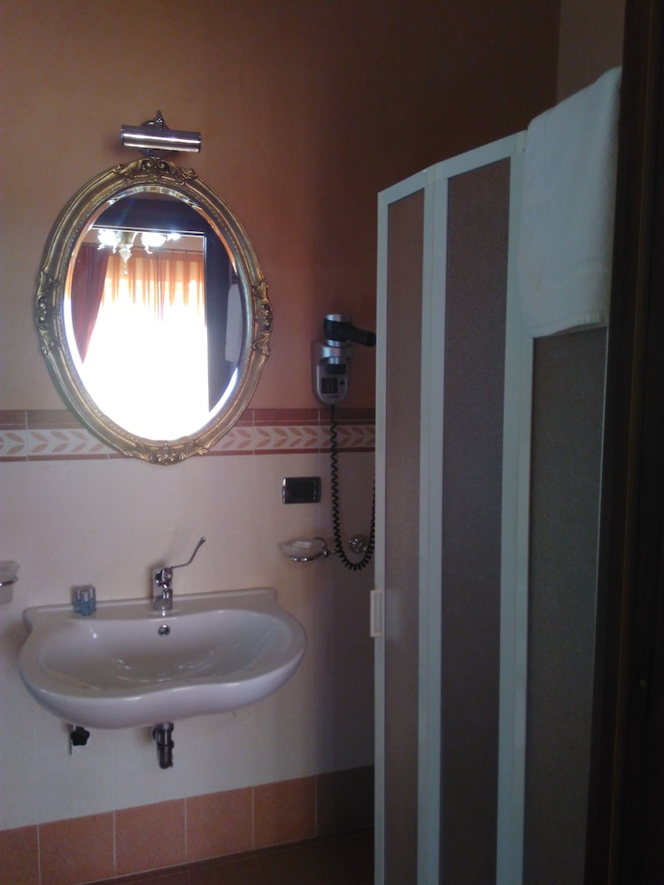 HOTEL VILLA DORATA, ETNA 41/44