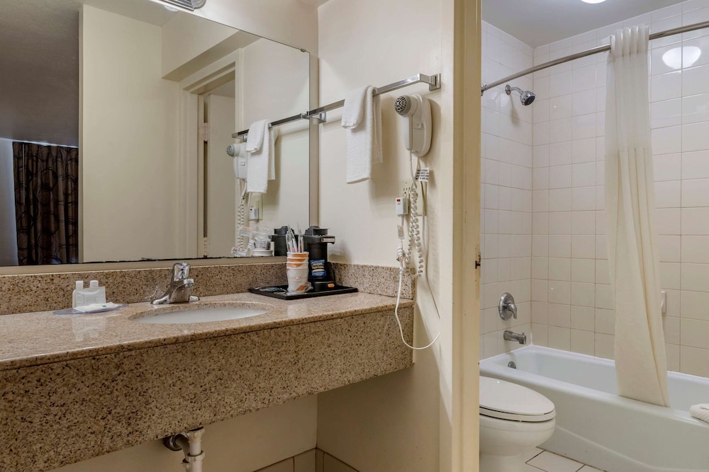 Quality Inn At Town Center 31/34
