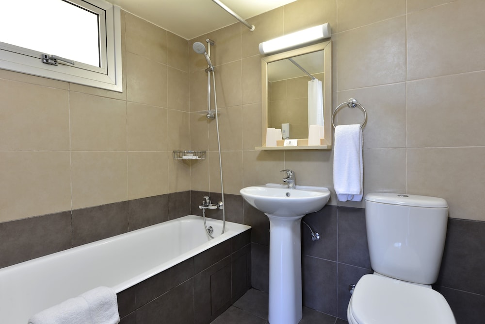 Makronisos Holiday Village 50/50