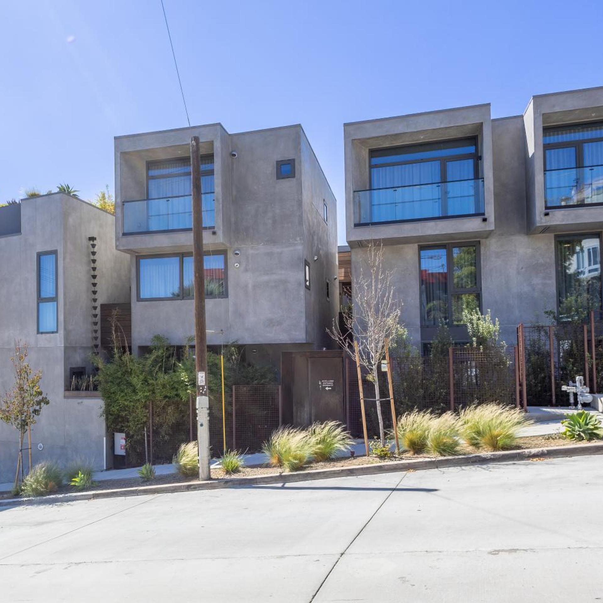 City24 Condo Hotel Little Italy Mission Hills 42/49