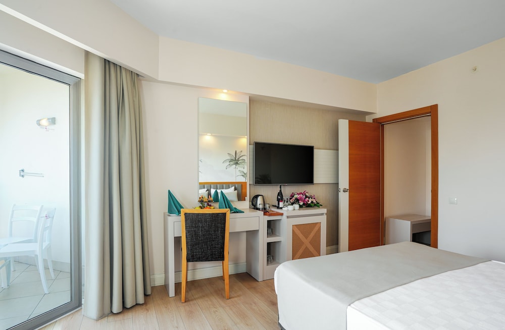 غرفة عائلية بسرير كوين وسريرين منفصلين، SIDE ALUNA HOTEL 3/3