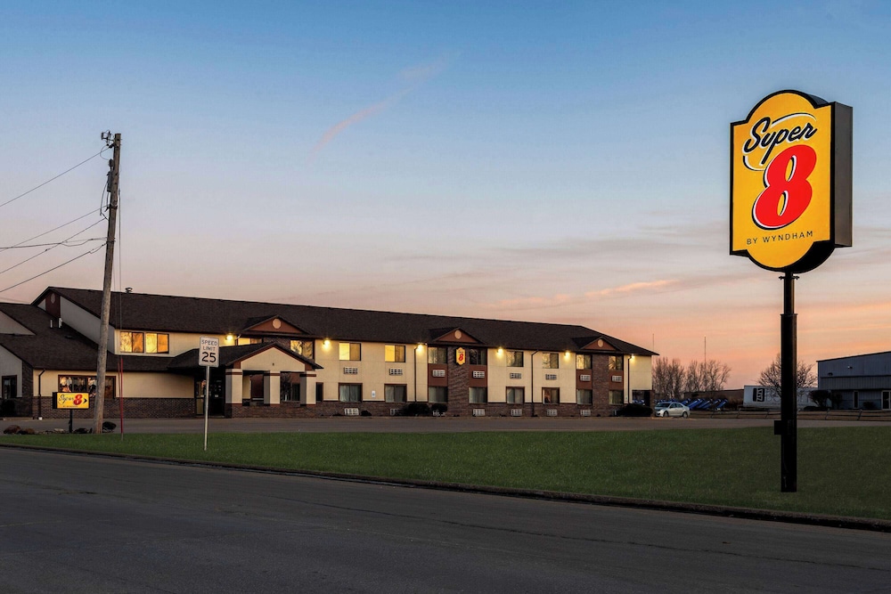 Super 8 by Wyndham Oelwein 5/47