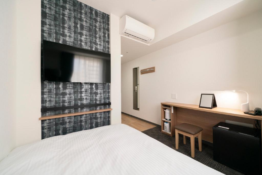 Room, Double Bed, Small