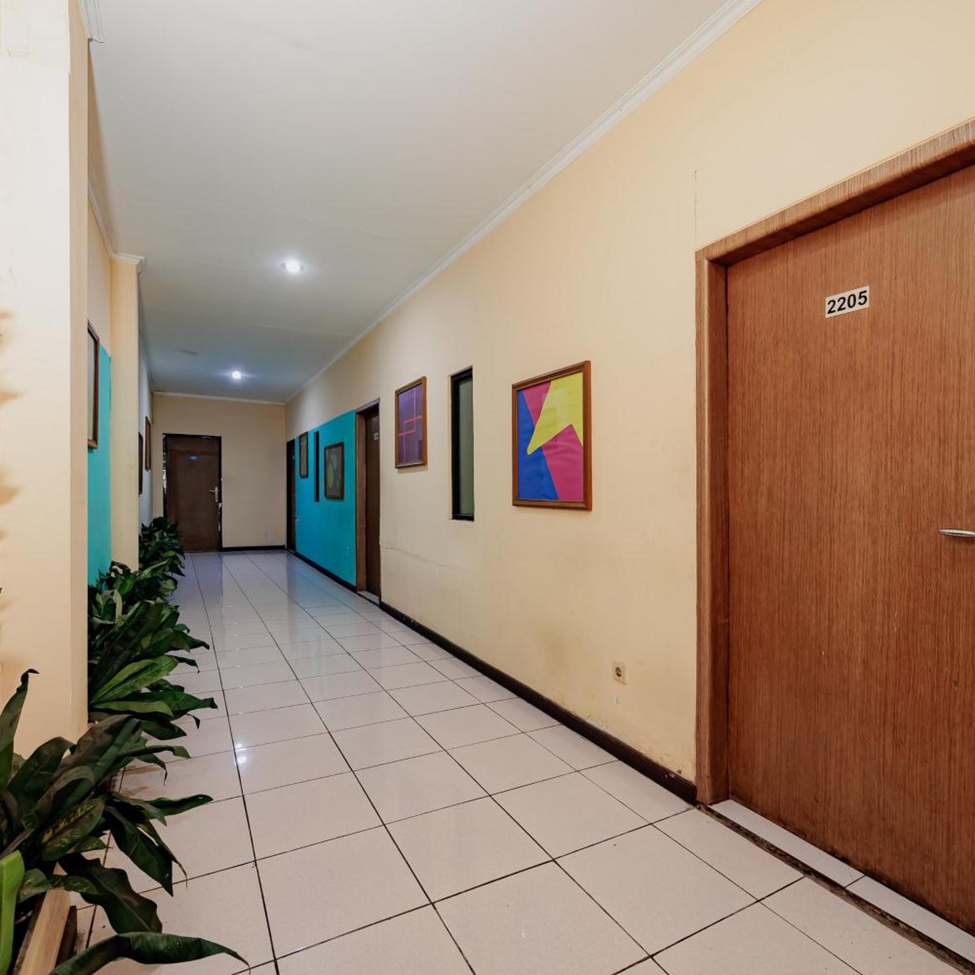 RedDoorz near Istana Plaza 2 9/50
