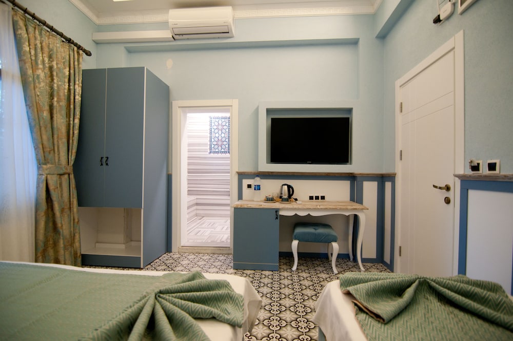 Center Hill Hotel 38/50