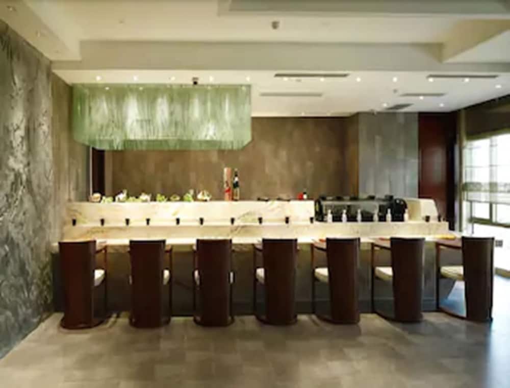 Howard Johnson by Wyndham Sunshine Plaza Ningbo 2/16