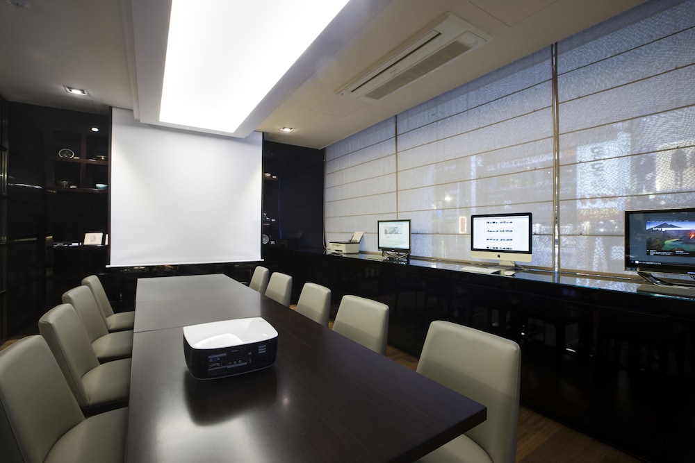 The Grand Hotel Myeongdong 57/60