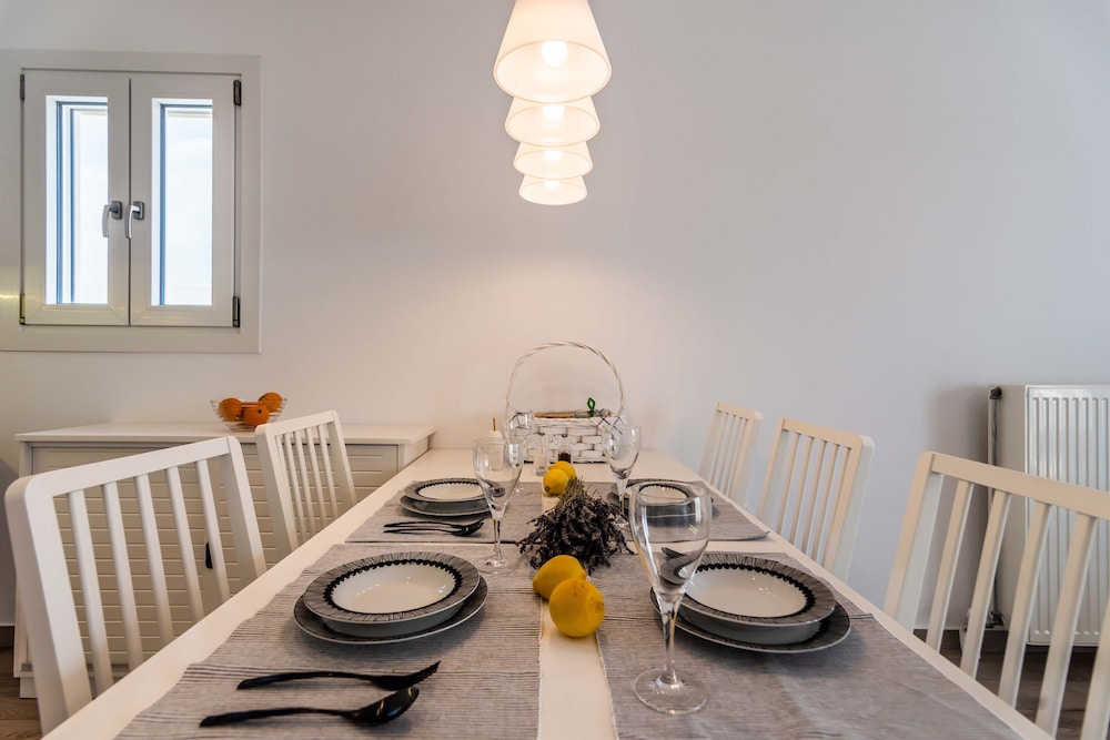 White Rock Milos Suites 44/55