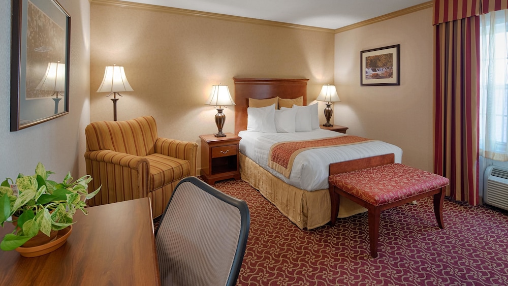 Best Western Plus Morristown Inn 19/40