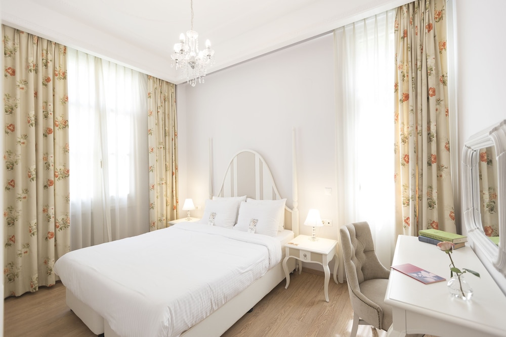 1 BEDROOM, LUXURY, APARTMENT
