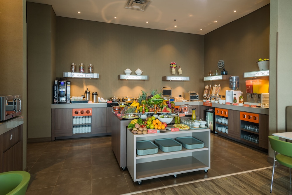 Hampton By Hilton Bogota Airport 37/44