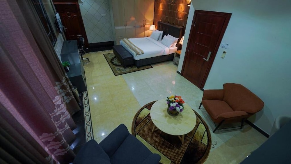 Lantana Hotel 33/46