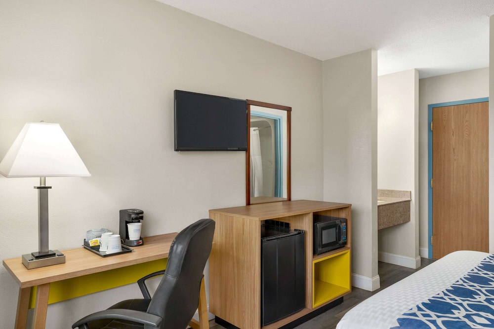 Days Inn by Wyndham Canastota/Verona 42/52