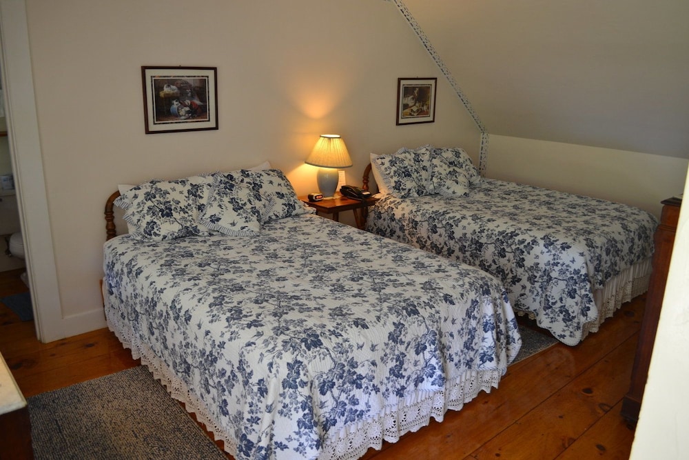 The Dowds Contry Inn and Event Center 12/50