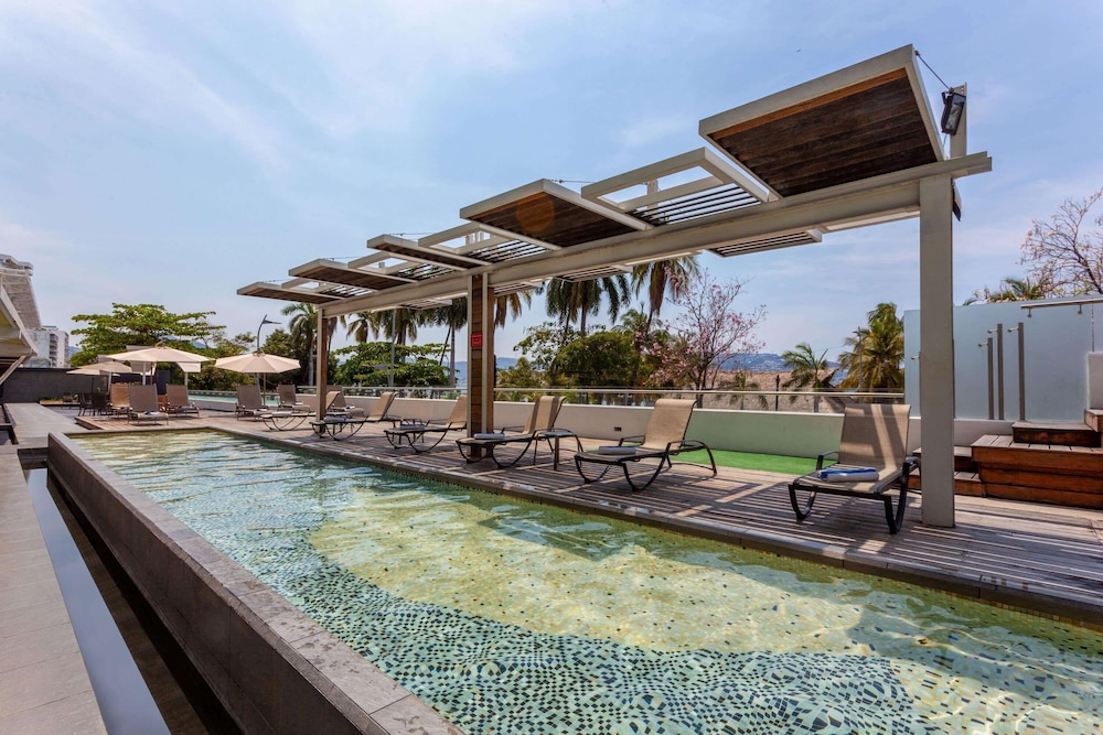 Ramada by Wyndham Acapulco Hotel and Suites 54/61